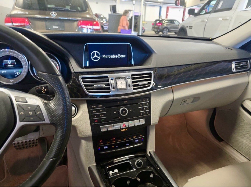 2016 Mercedes-Benz E-Class Image 9