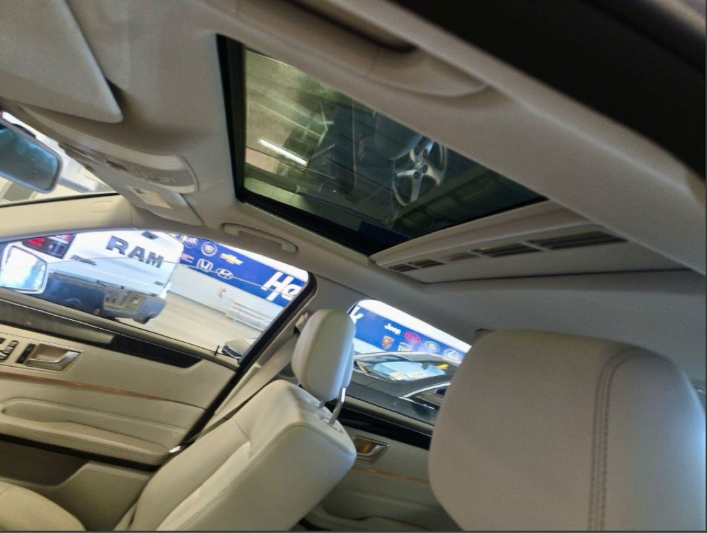 2016 Mercedes-Benz E-Class Image 14