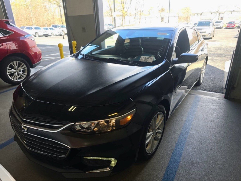 2017 Chevrolet Malibu Image 2