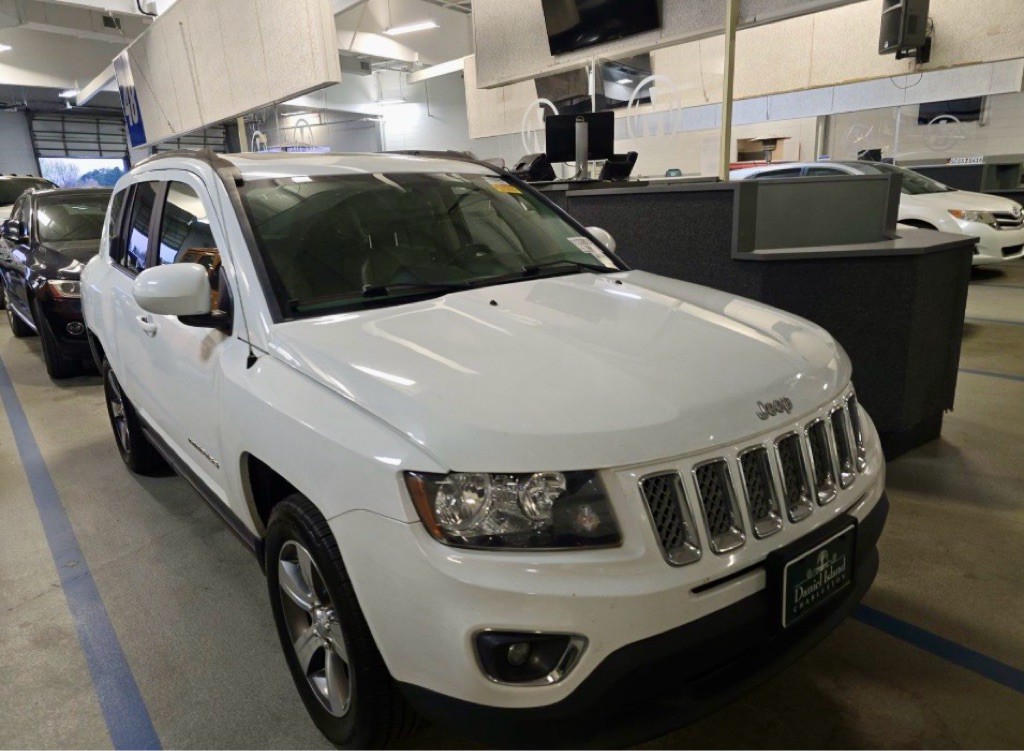 2017 Jeep Compass Image 2