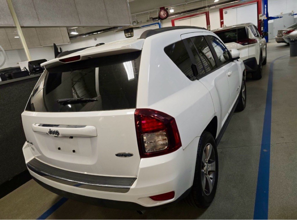 2017 Jeep Compass Image 4