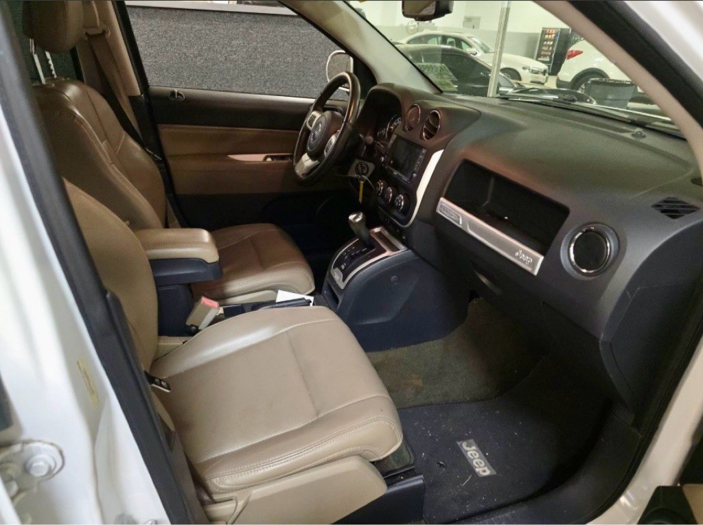 2017 Jeep Compass Image 11