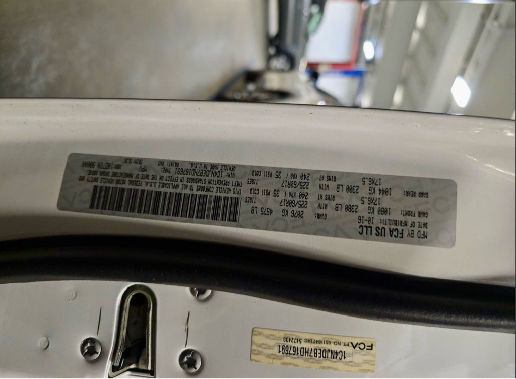 2017 Jeep Compass Image 16