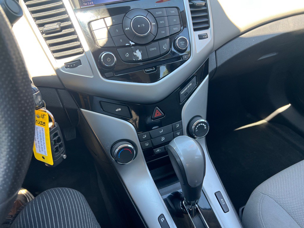 2015 Chevrolet Cruze Image 31