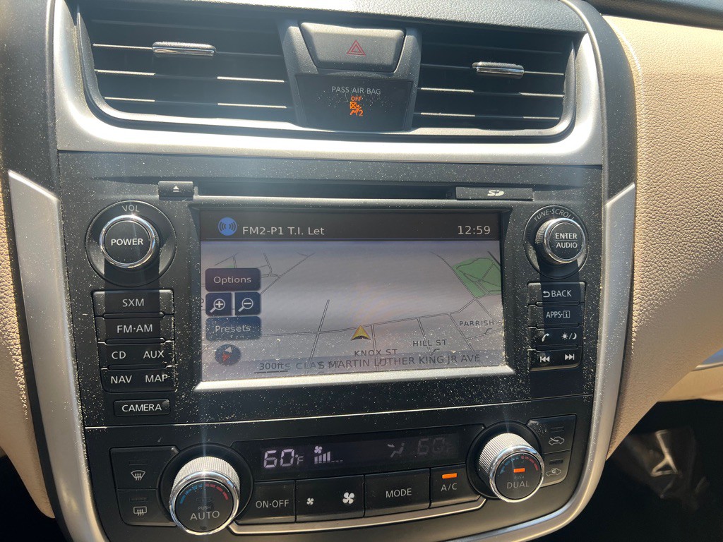 2016 Nissan Altima Image 32