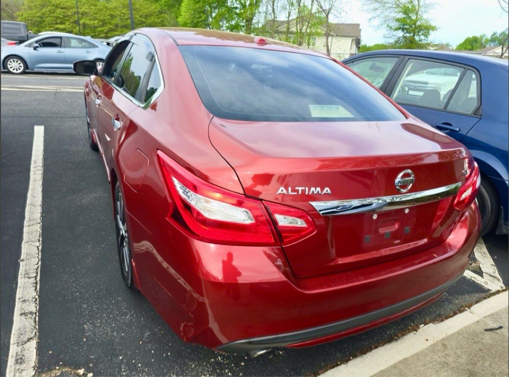 2016 Nissan Altima Image 6
