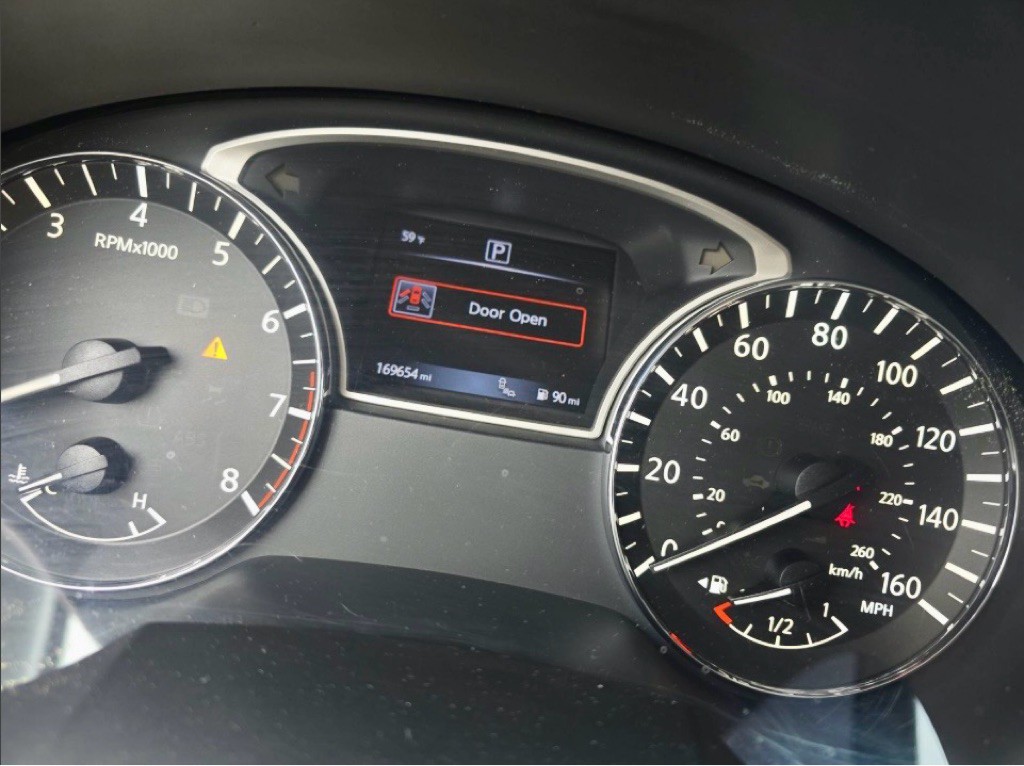 2016 Nissan Altima Image 8