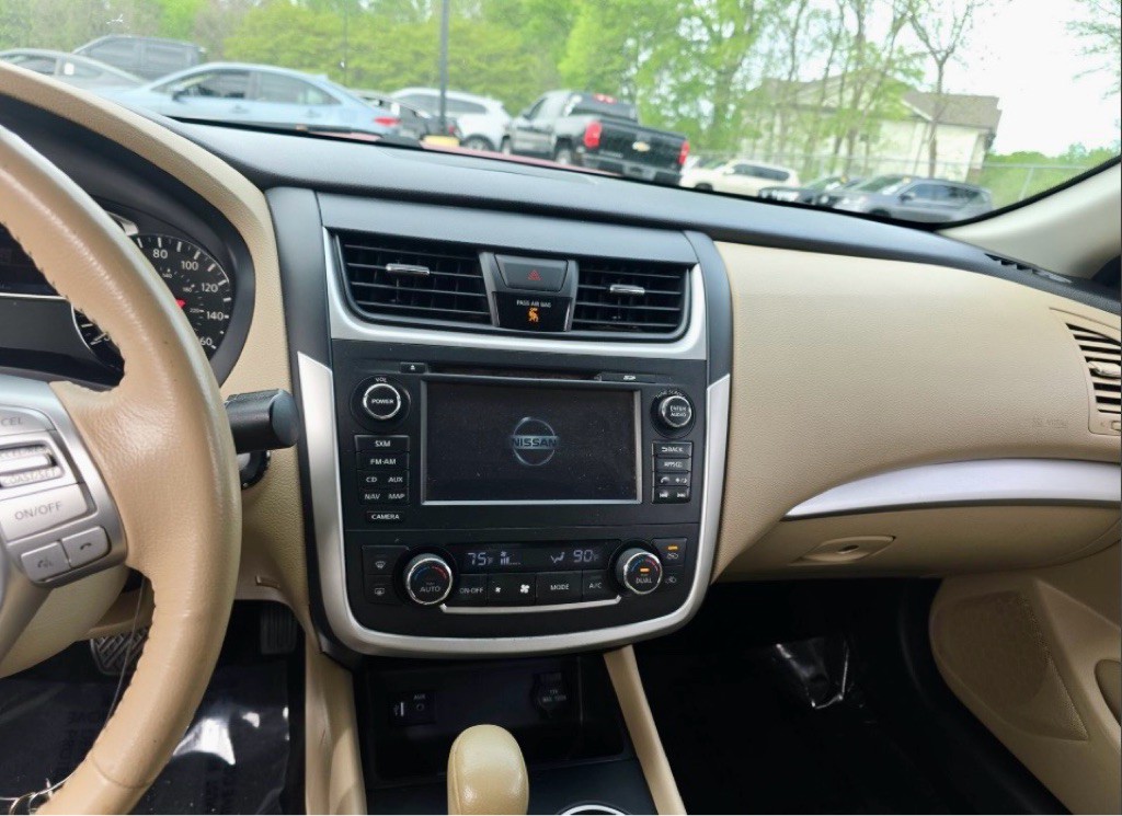2016 Nissan Altima Image 9