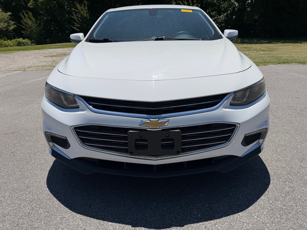 2017 Chevrolet Malibu Image 2