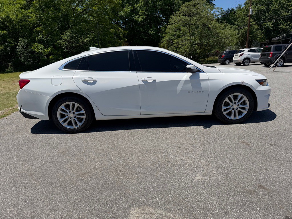 2017 Chevrolet Malibu Image 3