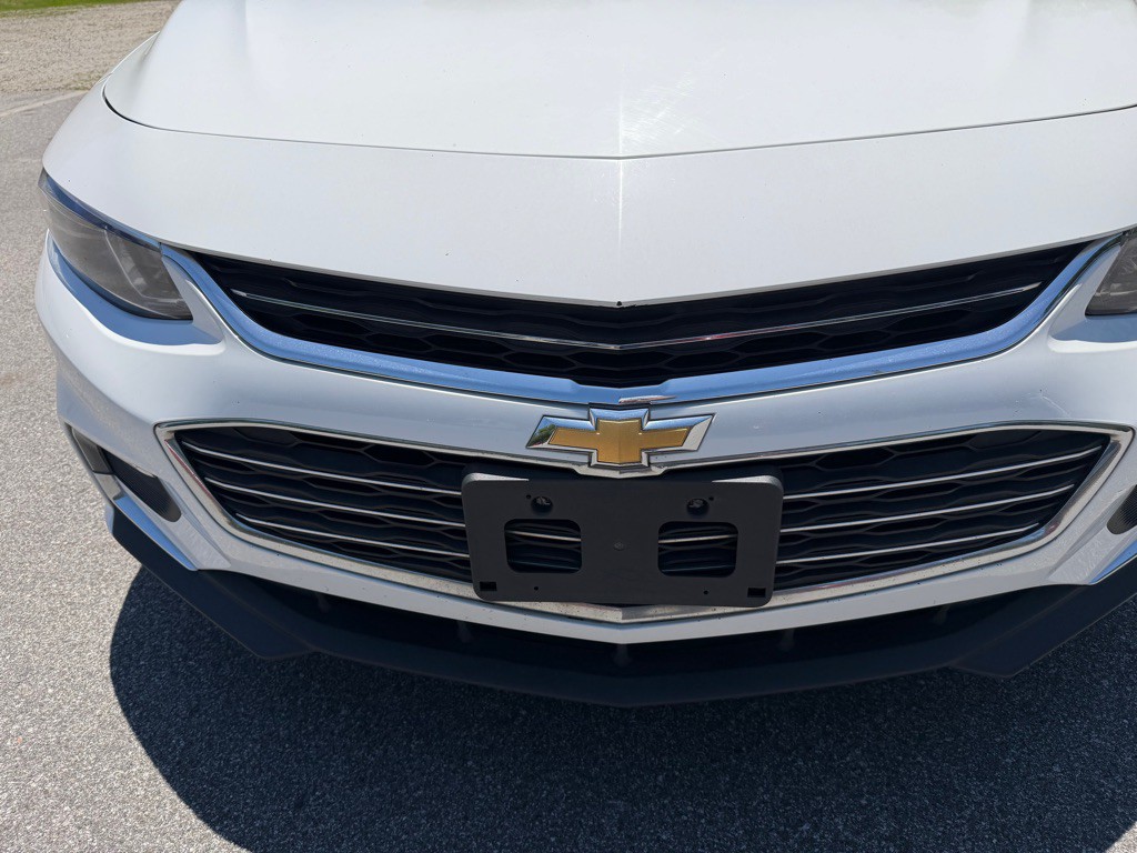 2017 Chevrolet Malibu Image 8