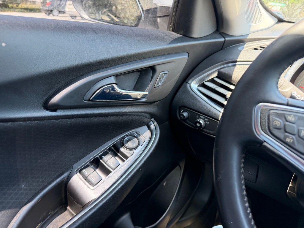 2017 Chevrolet Malibu Image 14