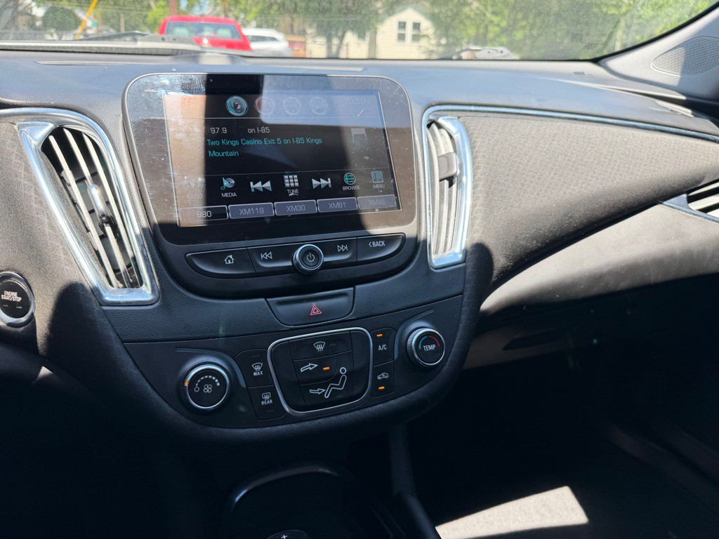 2017 Chevrolet Malibu Image 17