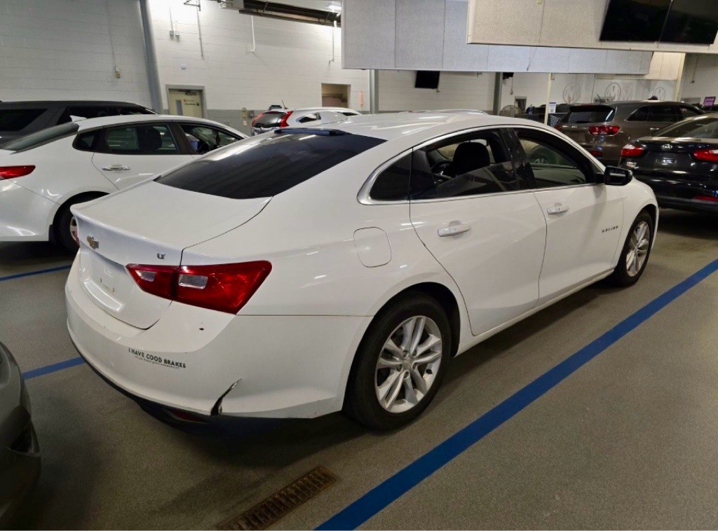 2017 Chevrolet Malibu Image 25