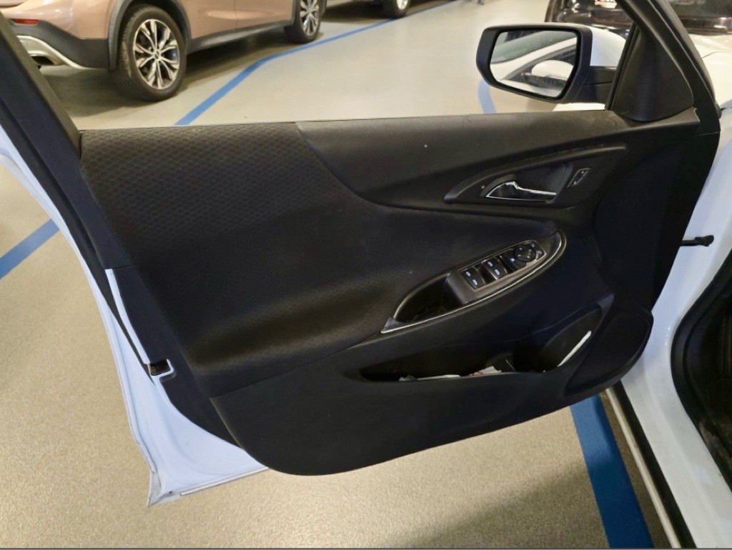 2017 Chevrolet Malibu Image 28