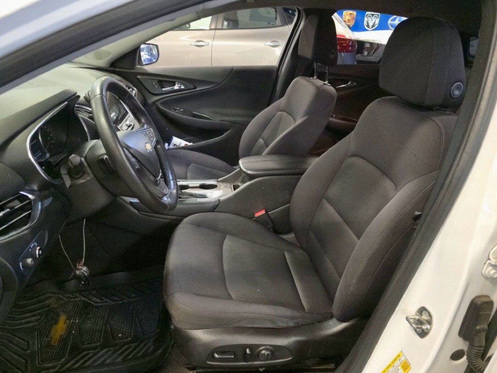 2017 Chevrolet Malibu Image 31