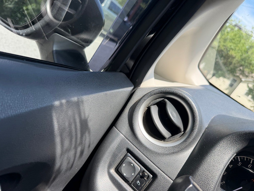 2016 Nissan Versa Image 29