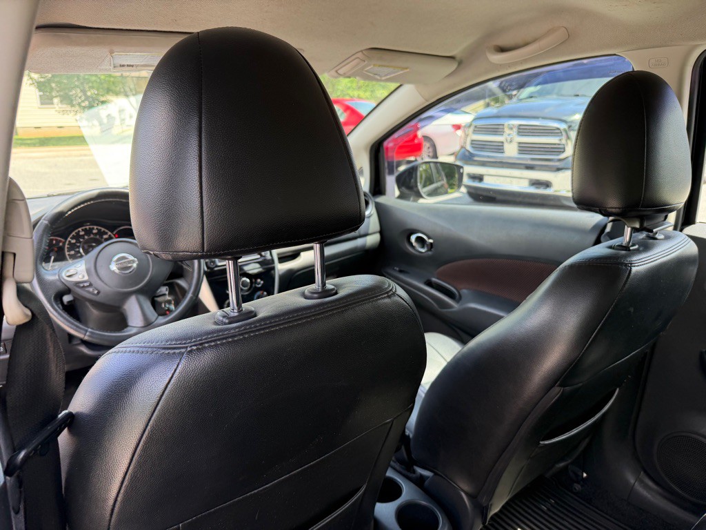 2016 Nissan Versa Image 34