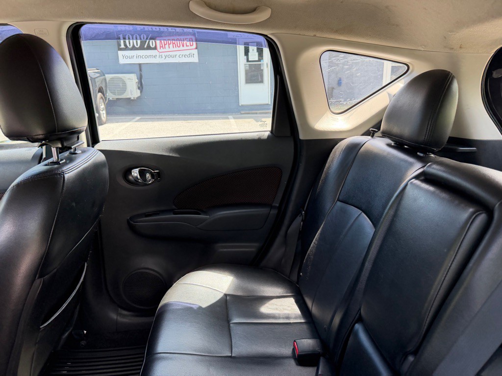 2016 Nissan Versa Image 36