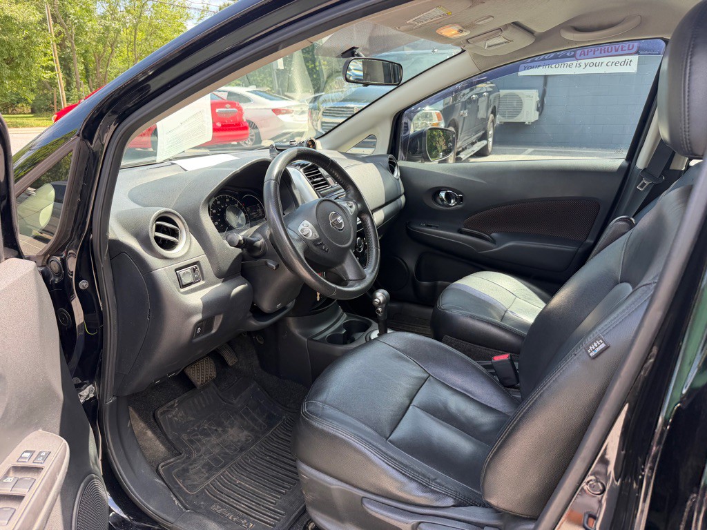 2016 Nissan Versa Image 44
