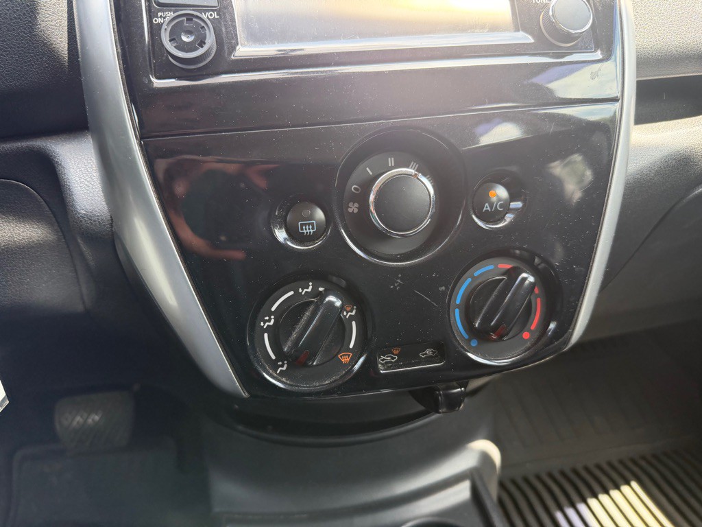 2016 Nissan Versa Image 45