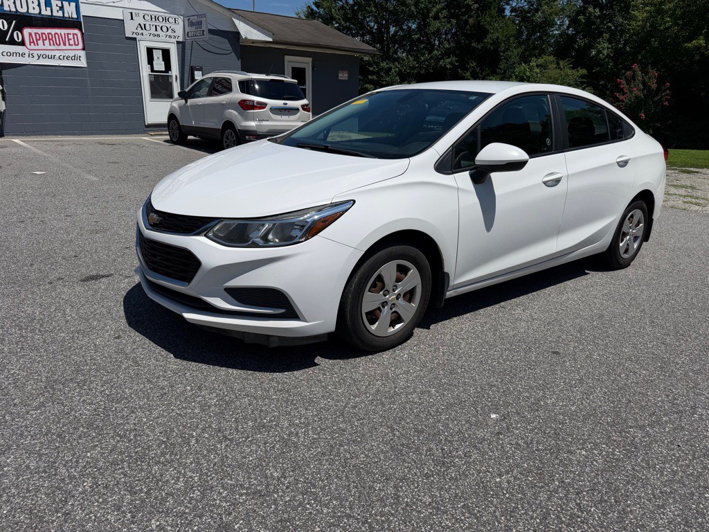 2017 Chevrolet Cruze Image 2