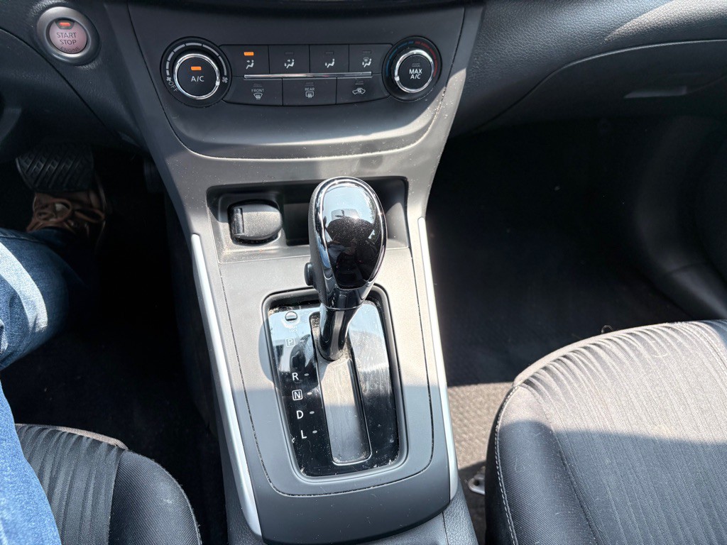 2016 Nissan Sentra Image 18