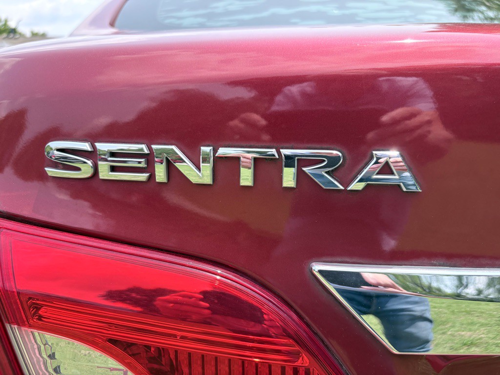 2016 Nissan Sentra Image 40