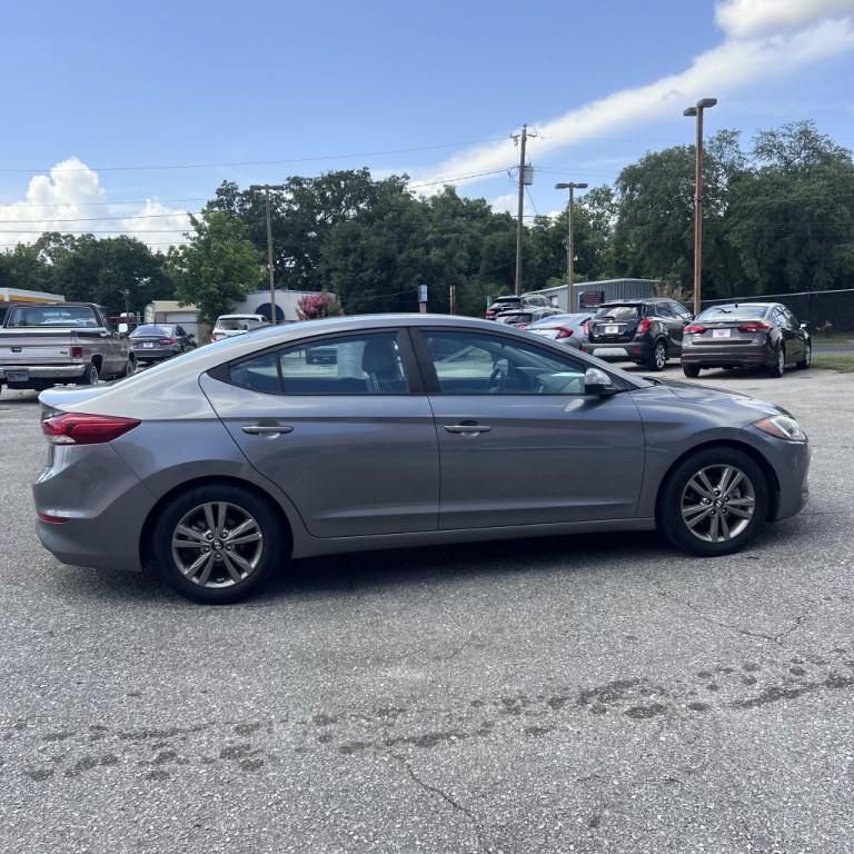 2018 Hyundai Elantra Image 3