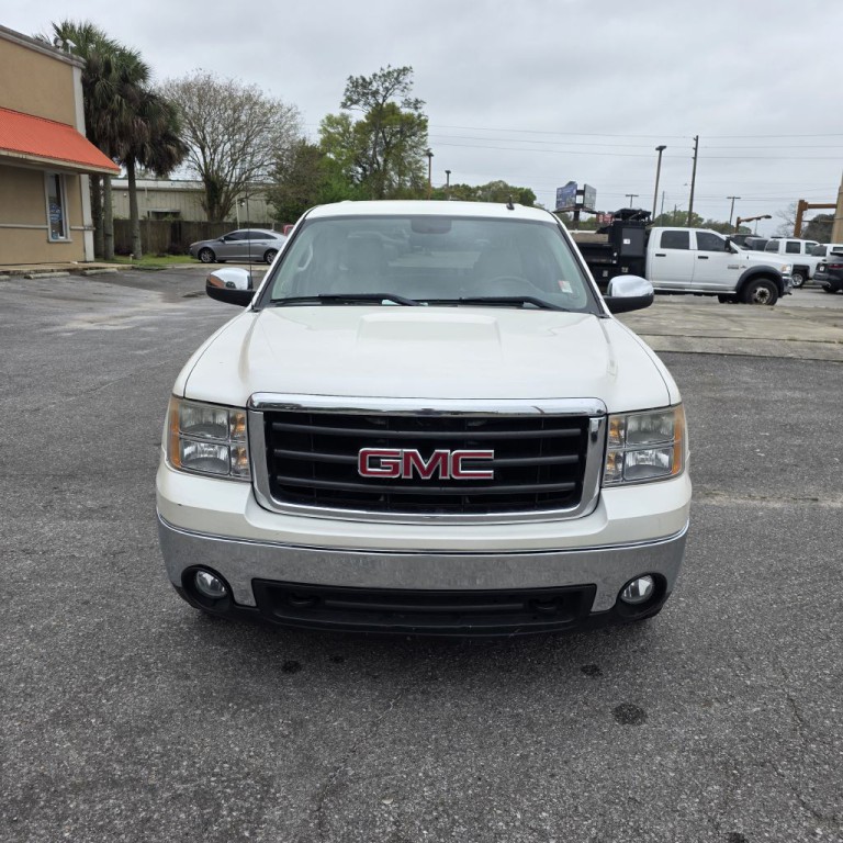2011 GMC Sierra Image 2