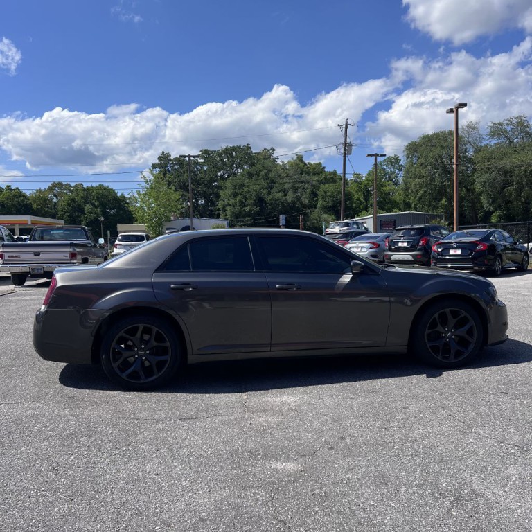 2021 Chrysler 300 Image 2