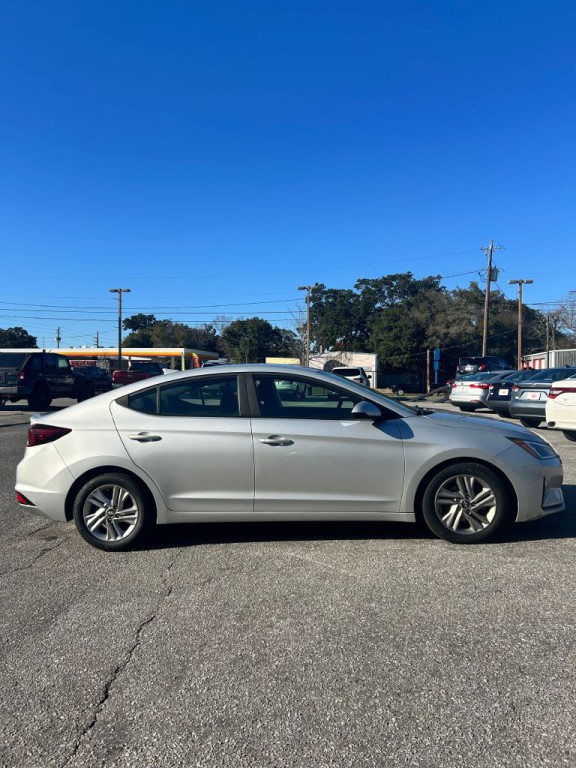 2019 Hyundai Elantra Image 2
