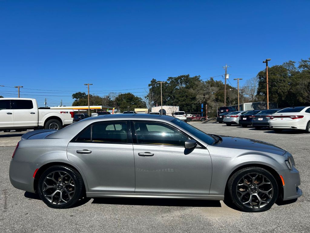 2018 Chrysler 300 Image 2