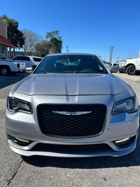 2018 Chrysler 300 Image 4