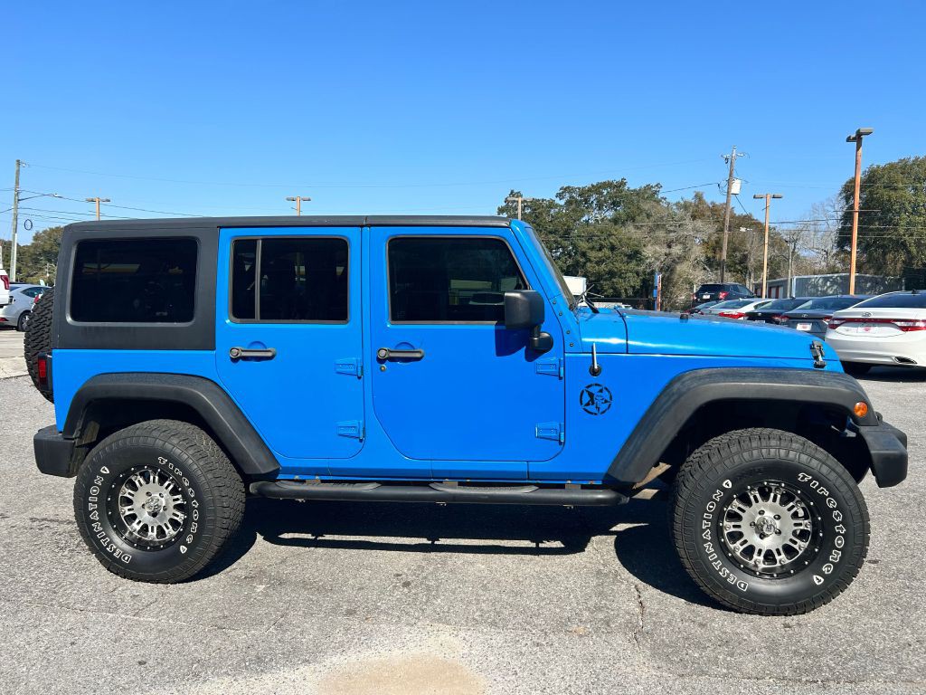 2011 Jeep Wrangler Unlimited Image 2