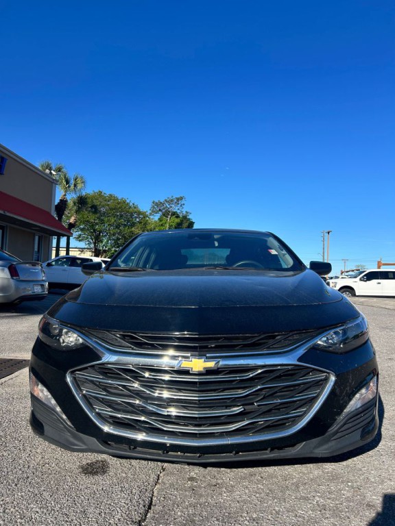 2023 Chevrolet Malibu Image 2
