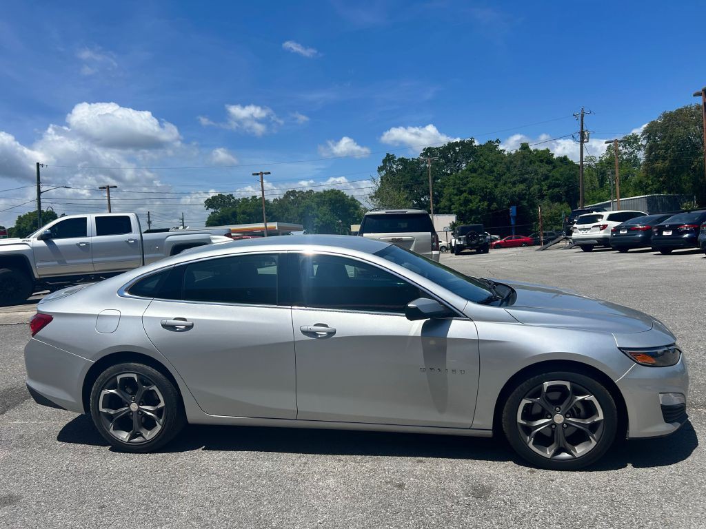 2022 Chevrolet Malibu Image 2