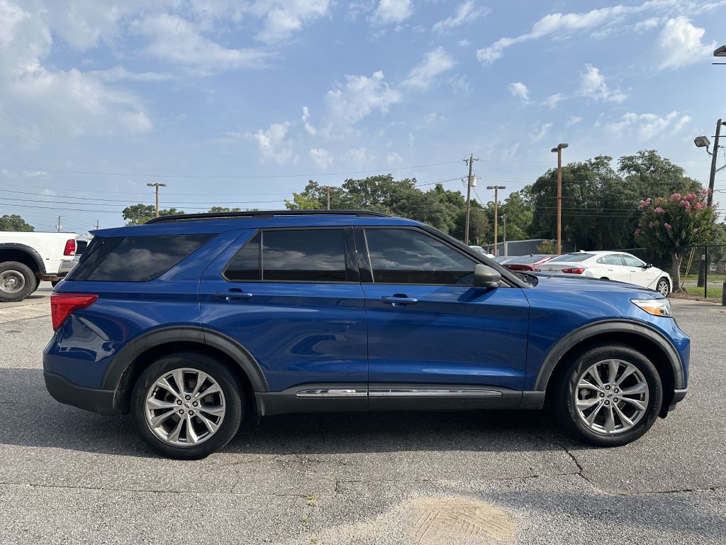 2021 Ford Explorer Image 2