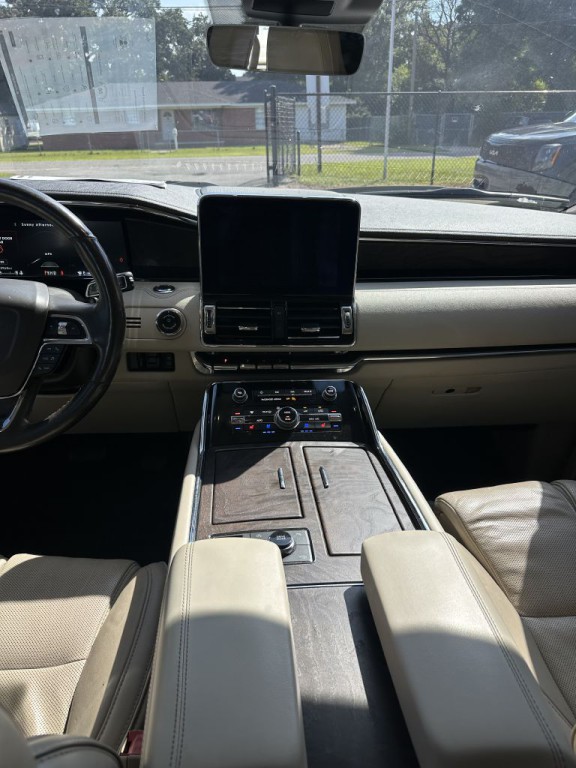 2019 Lincoln Navigator Image 6