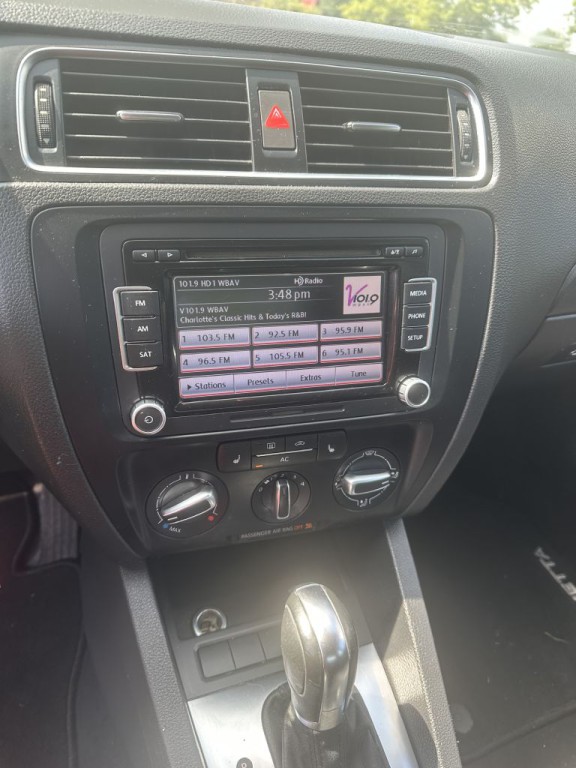 2012 Volkswagen Jetta Image 3