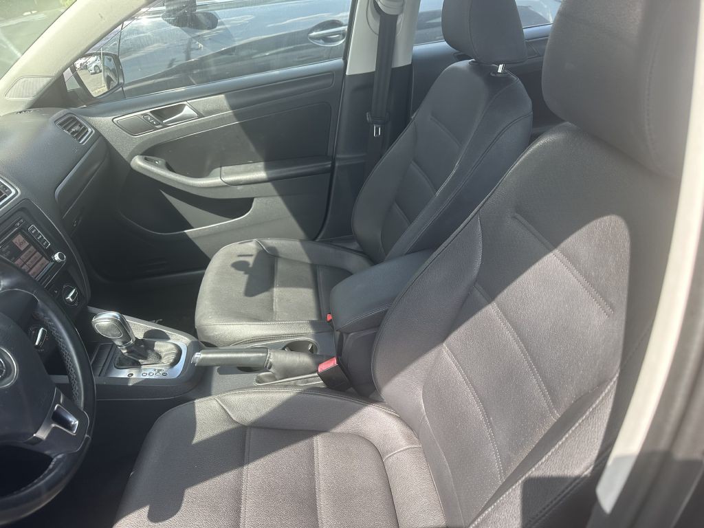 2012 Volkswagen Jetta Image 5