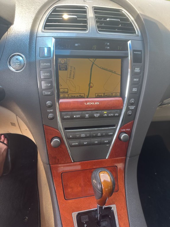 2011 Lexus ES Image 3
