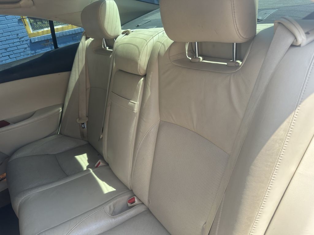 2011 Lexus ES Image 5