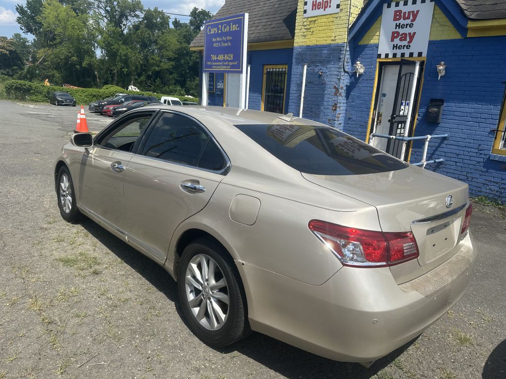 2011 Lexus ES Image 9