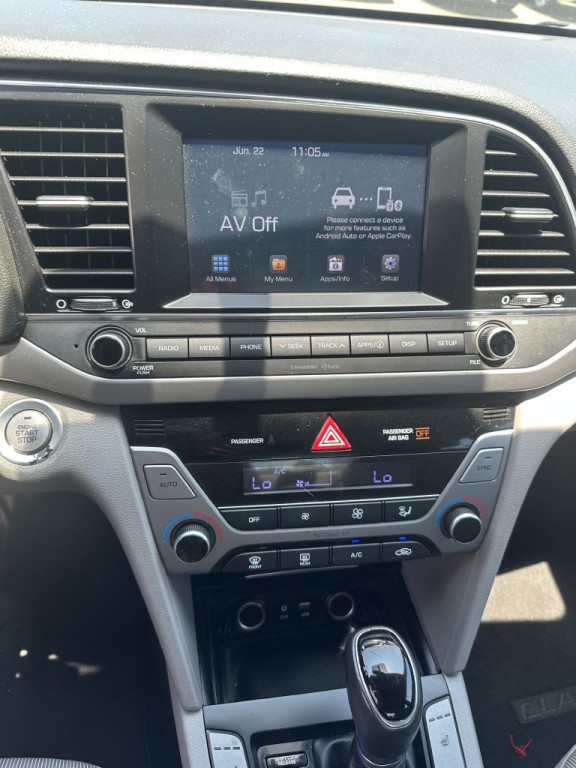 2018 Hyundai Elantra Image 3