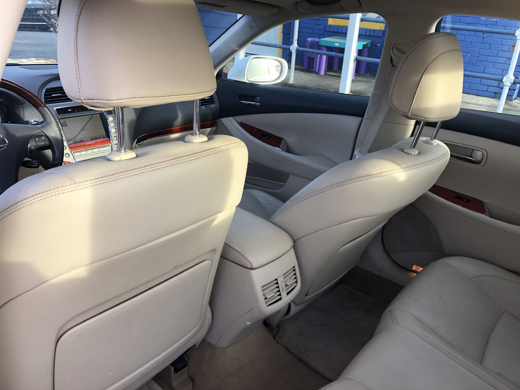 2011 Lexus ES Image 8