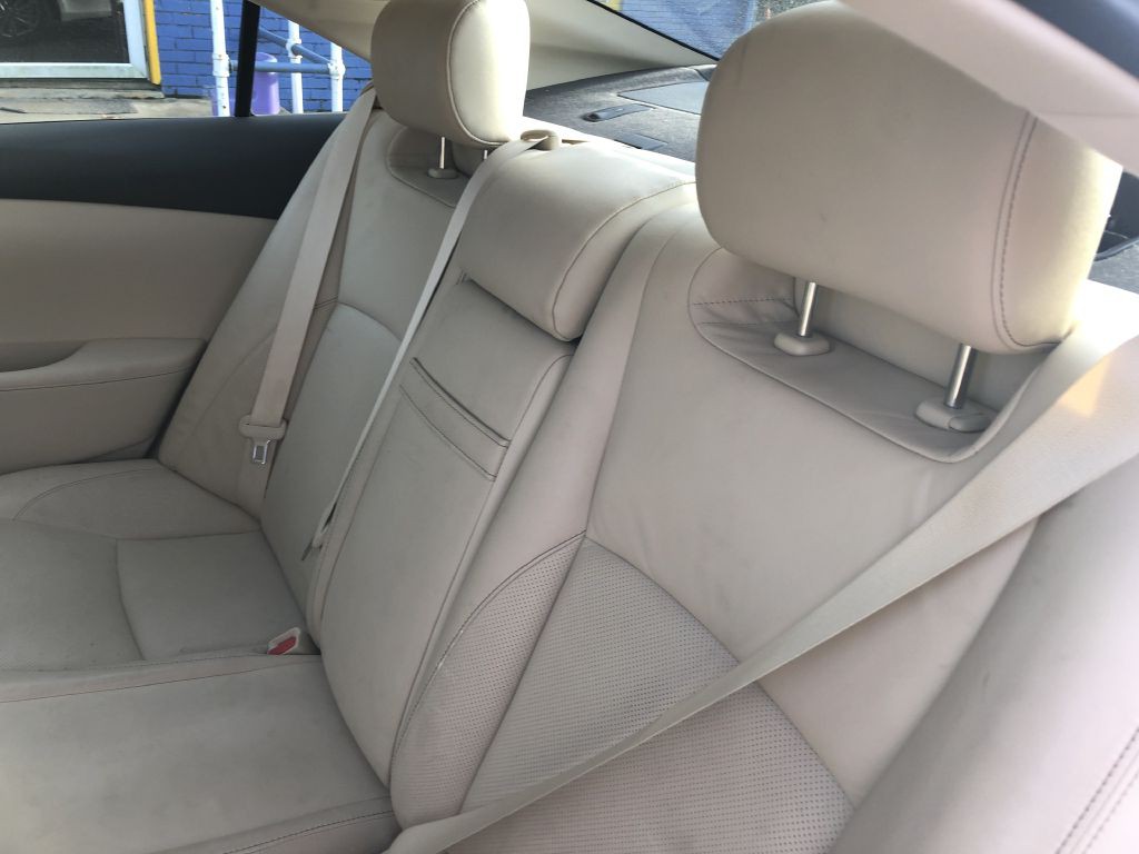 2011 Lexus ES Image 9