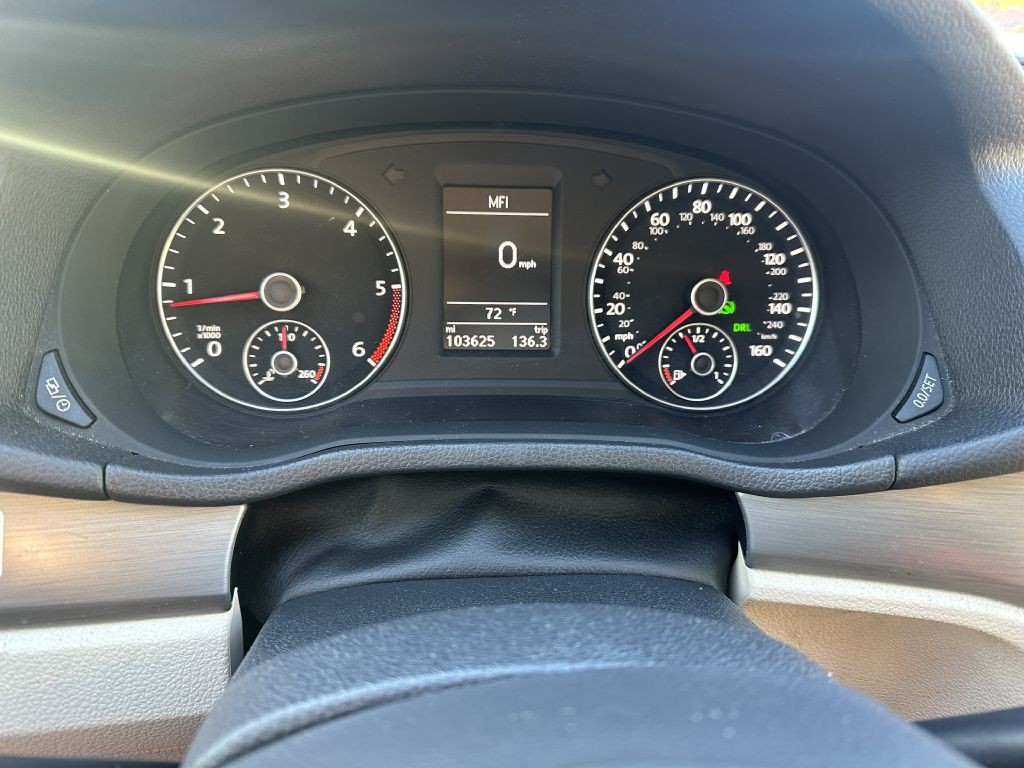 2014 Volkswagen Passat Image 2