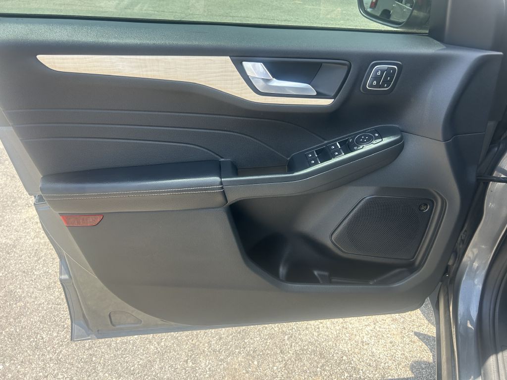 2022 Ford Escape Image 9