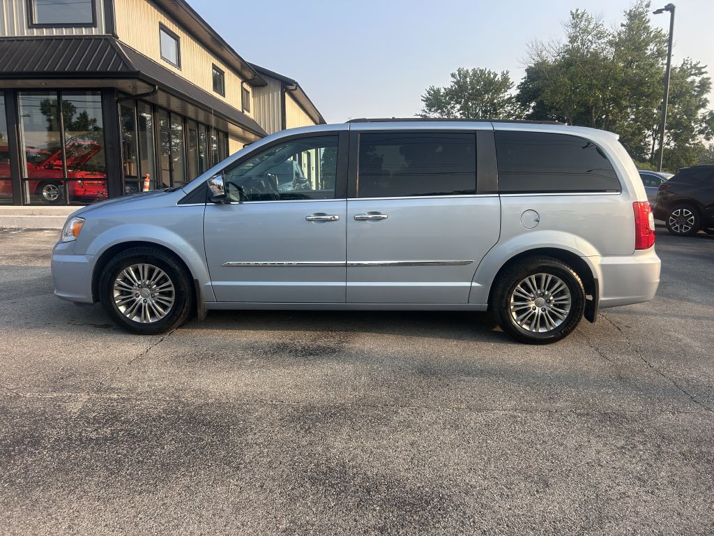 2016 Chrysler Town & Country Image 6